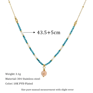 Details der 18K PVD vergoldeten Perlenkette mit blauem Chalzedon und 304 Edelstahl
