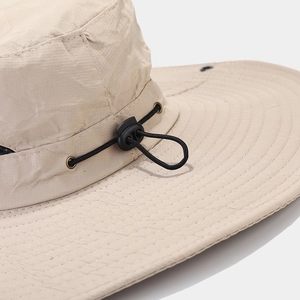 Close-up of the adjustable elastic drawstring and plastic toggle on the outdoor sun hat