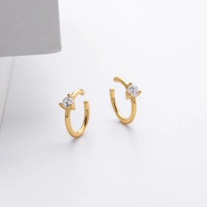Close-up of gold-plated S925 sterling silver C-shaped ear cuffs with micro-set zircon