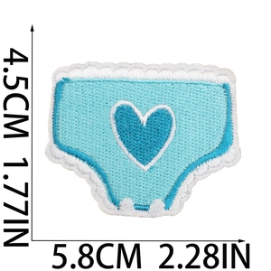 Toppa ricamata a cuore blu per vestiti da neonato con misure di 4,5cm per 5,8cm