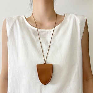 Collier porte-lunettes magnétique en cuir marron avec rangement portable pratique