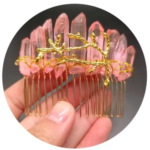 Handgefertigter Haarkamm mit rosa Kristallen und goldenen Zweigen für elegante Damenfrisuren