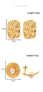 Specifiche dettagliate di dimensioni e peso per orecchini geometrici dorati con perle