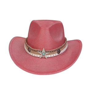 Détail du chapeau de cowboy rouge avec clous turquoise et étoile sur ruban tissé
