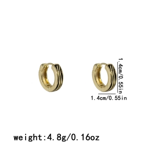 Vue détaillée des créoles rayées or et noir avec indications de taille et de poids