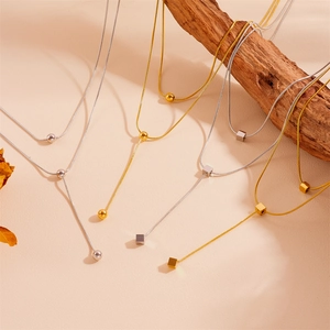 Collier à Pampilles Double Couche Minimaliste en Acier Inoxydable pour Femme Pendentif Cube Perle Chaîne Serpent Bijoux