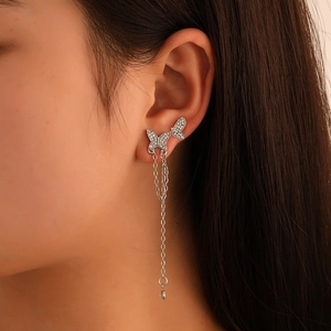 Boucles d'oreilles papillon argentées avec cristaux et longues chaînes pendantes