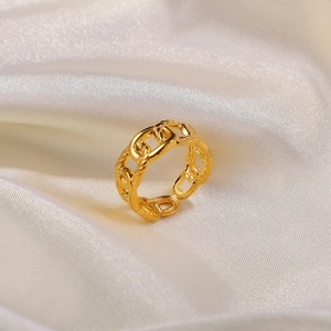 Adjustable 18k gold plated stainless steel twisted chain ring on white silk background