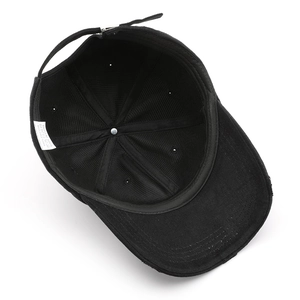 Schwarze Baumwoll-Baseballkappe mit 6-Panel-Struktur und verstellbarem Metallschnallenband