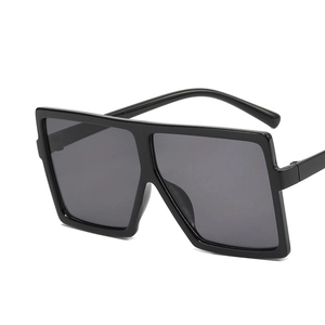 Trendige übergroße quadratische schwarze Sonnenbrille Damen mit Retro-Rahmen und grauen Gläsern