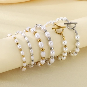 Elegante bracciale in acciaio inossidabile placcato oro 18K con perle d'acqua dolce