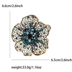 Detailed view of vintage flower brooch with size measurements and weight specifications