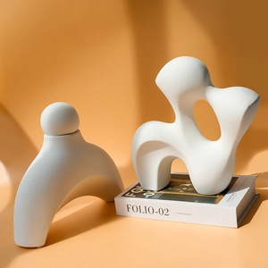 Abstracte witte keramische sculptuurset voor moderne minimalistische decoratie
