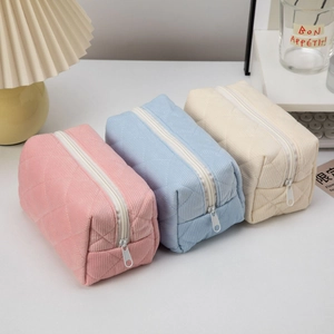 Corduroy Quilted Makeup Bag Large Capacity Travel Cosmetic Storage Pouch Gingham Plaid Pattern Zipper Organizer