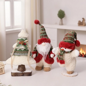 Dettaglio di gnomo, pupazzo di neve e albero in maglia con texture natalizie festive