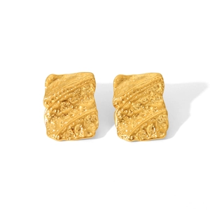 Detailed view of irregular rectangular earrings with 18K gold hammer texture finish