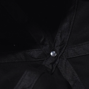 Detail of the inner lining and reinforced metal rivet of the black cotton baseball cap