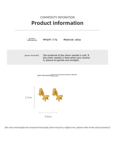 Vue détaillée de boucles d'oreilles carpe koï dorées montrant les dimensions précises
