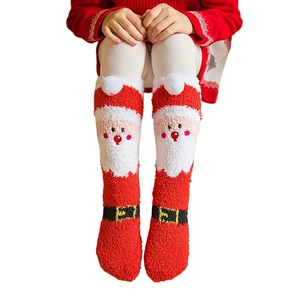 Flauschige Weihnachts-Korallenfleece-Socken mit 3D Rentier und weißen Pompons für Kinder