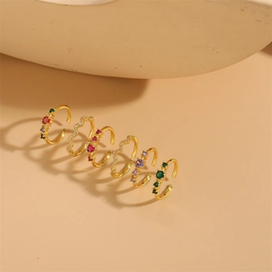 Lot de cinq bagues vagues plaquées or 14K avec pierres colorées et cristaux de zircon