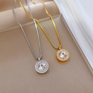 Colliers minimalistes en acier titane or et argent avec pendentifs cerclés de diamants