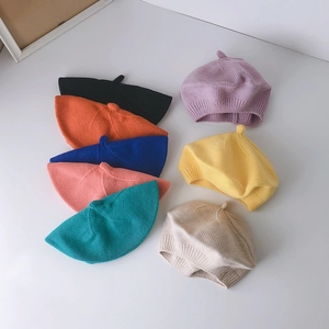 Bérets classiques en tricot pour tout-petits en plusieurs couleurs et texture douce