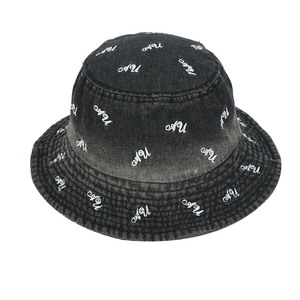 Bob en jean noir délavé avec broderie AU blanche et style vintage rétro décontracté