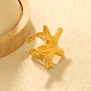 Auffälliger goldener Seestern-Ring mit strukturierter Oberfläche und offenem Design