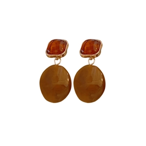Orecchini vintage in resina ambrata con bordi dorati e design a goccia ovale pendente