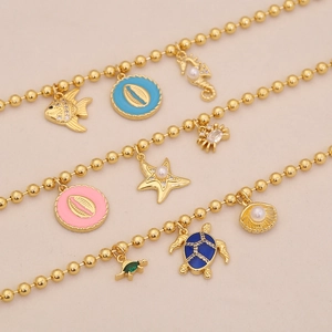 18K vergoldetes Ozean-Armband mit Seestern, Schildkröte und Emaille-Anhängern in Blau