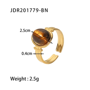 Detail showing 2.5cm oval brown stone dimensions and 0.4cm band width for gold ring