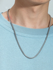 Minimalist 316L titanium steel twist chain necklace shown on model neck for unisex wear