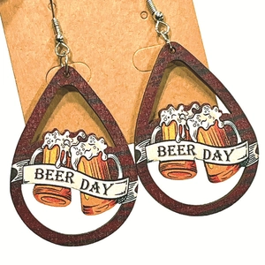 Boucles d'oreilles en bois Oktoberfest en forme de goutte avec motif chope de bière