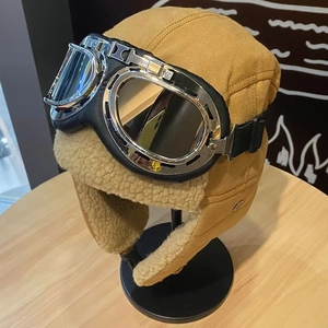 Berretto da aviatore invernale con occhiali e fodera calda in shearling color cammello