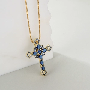 18K vergoldete Kupferhalskette mit einem blauen Edelstein-Kreuzanhänger für Damen