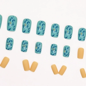 Matte Tiffany-Blau Blumen und Gelbe Kunstnägel Set mit eleganten Blattmustern