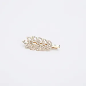Elegant gold leaf-shaped hair clip with sparkling rhinestones for women's hair styling