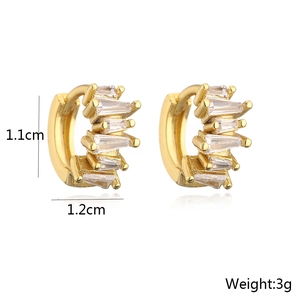 Detail showing 18K gold-plated earrings with trapezoid zircons and dimensions 1.1x1.2cm