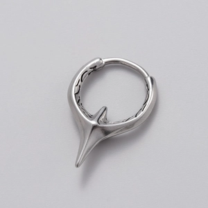 Pendiente de aro para hombre en acero inoxidable plata con colgante de punta punk