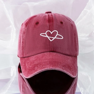 Retro washed burgundy cotton baseball cap with white heart embroidery for sun protection