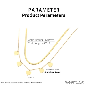 Vue détaillée du collier double couche doré en acier inoxydable avec pendentif cœur