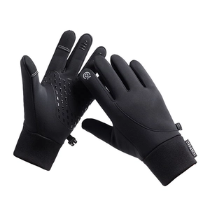 Winter cycling gloves for men and women featuring touchscreen fingertips and non-slip grip