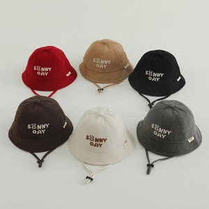 Chapeaux bob bébé en velours côtelé avec broderie ours et mentonnière réglable six coloris