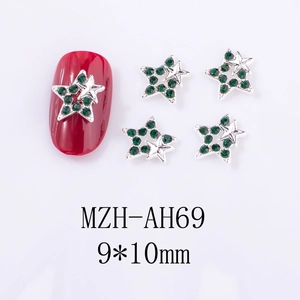 Détail de bijoux d'ongles en forme d'étoile avec strass verts pour Noël 9x10mm