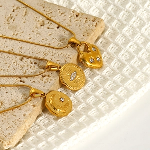 Collane tarocchi vintage in oro con ciondoli cuore, occhio e luna su pietra