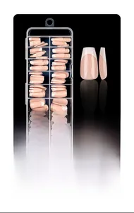 Detail van 120 stuks French press-on nagels met natuurlijke roze basis en witte tips