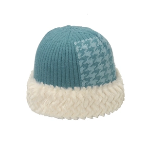 Winter knitted houndstooth bucket hat for women with blue ribbing and white faux fur trim