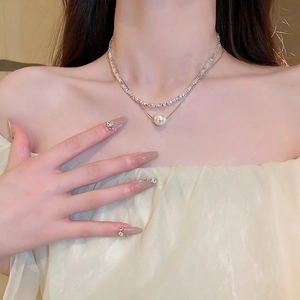 Collier double couche en argent avec chaîne scintillante et élégant pendentif perle