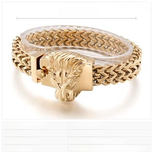 Vue détaillée du bracelet tête de lion punk en acier inoxydable doré avec maillons doubles