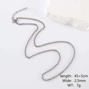 Close-up of 2.5mm silver stainless steel chain with size specs on white background